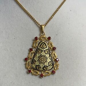 Elegant Gold and Red Pendant Necklace